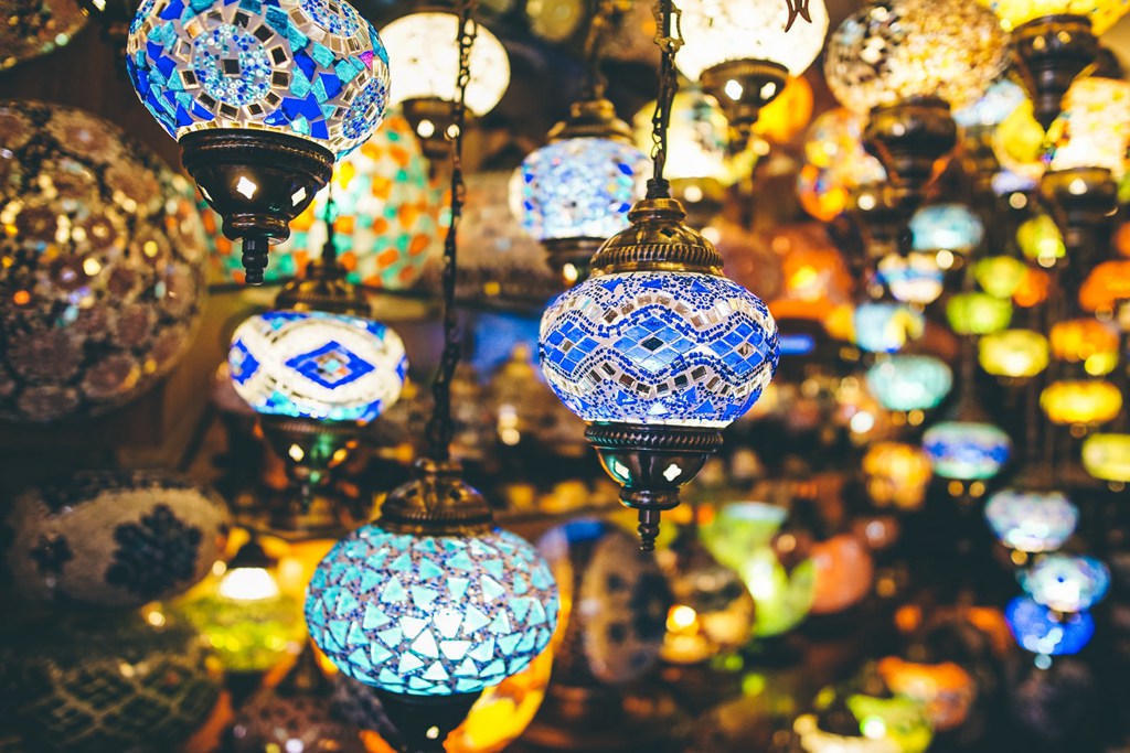 متى يفطر المؤذن في رمضان